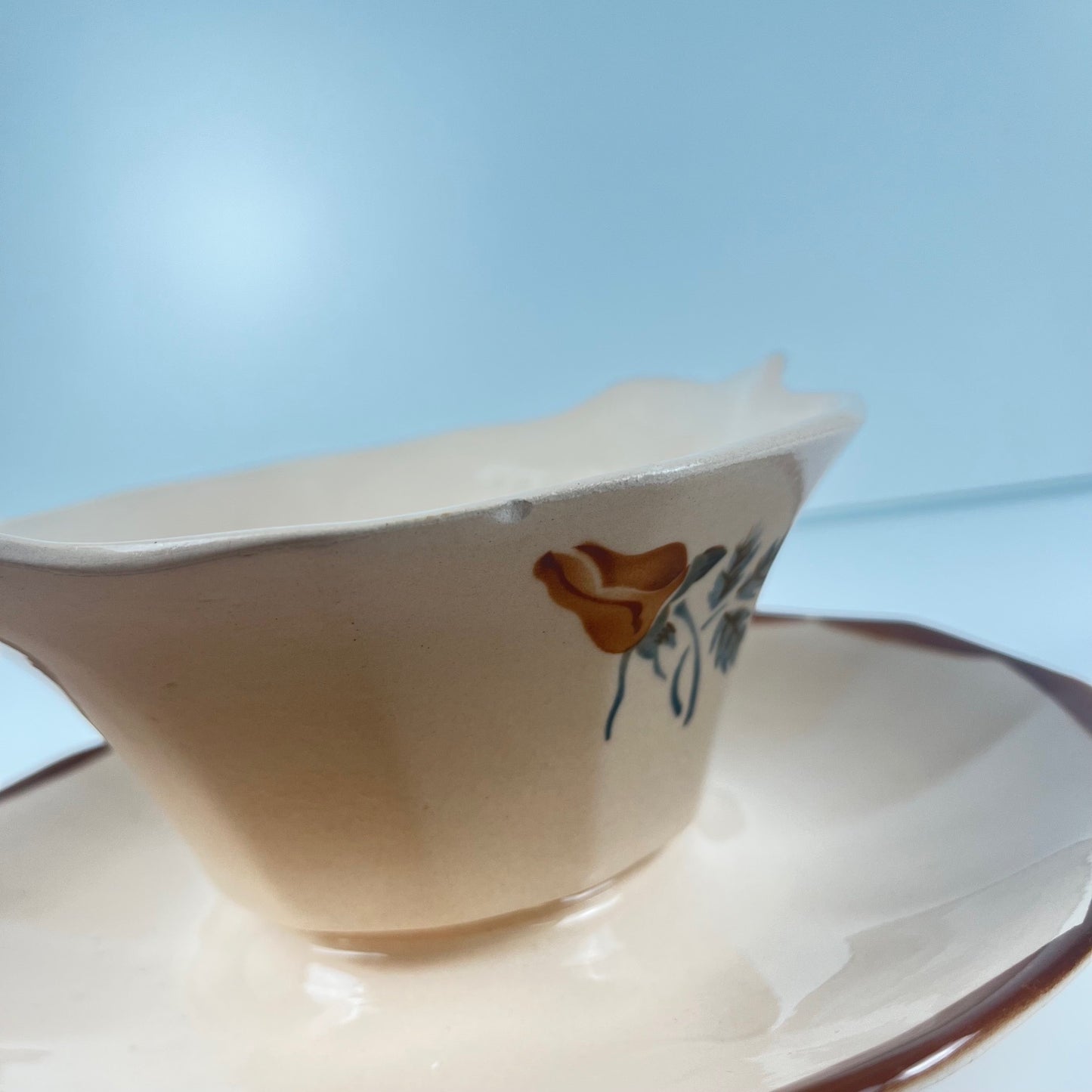 Saucière Digoin - Sarreguemines , motif rose, première moitié du XXe s.