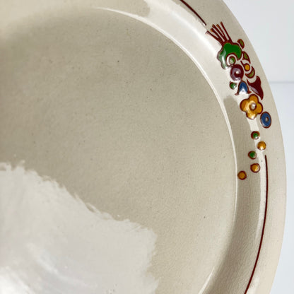 Assiette de présentation piédouche Longwy , début XXème s. , décor Floral