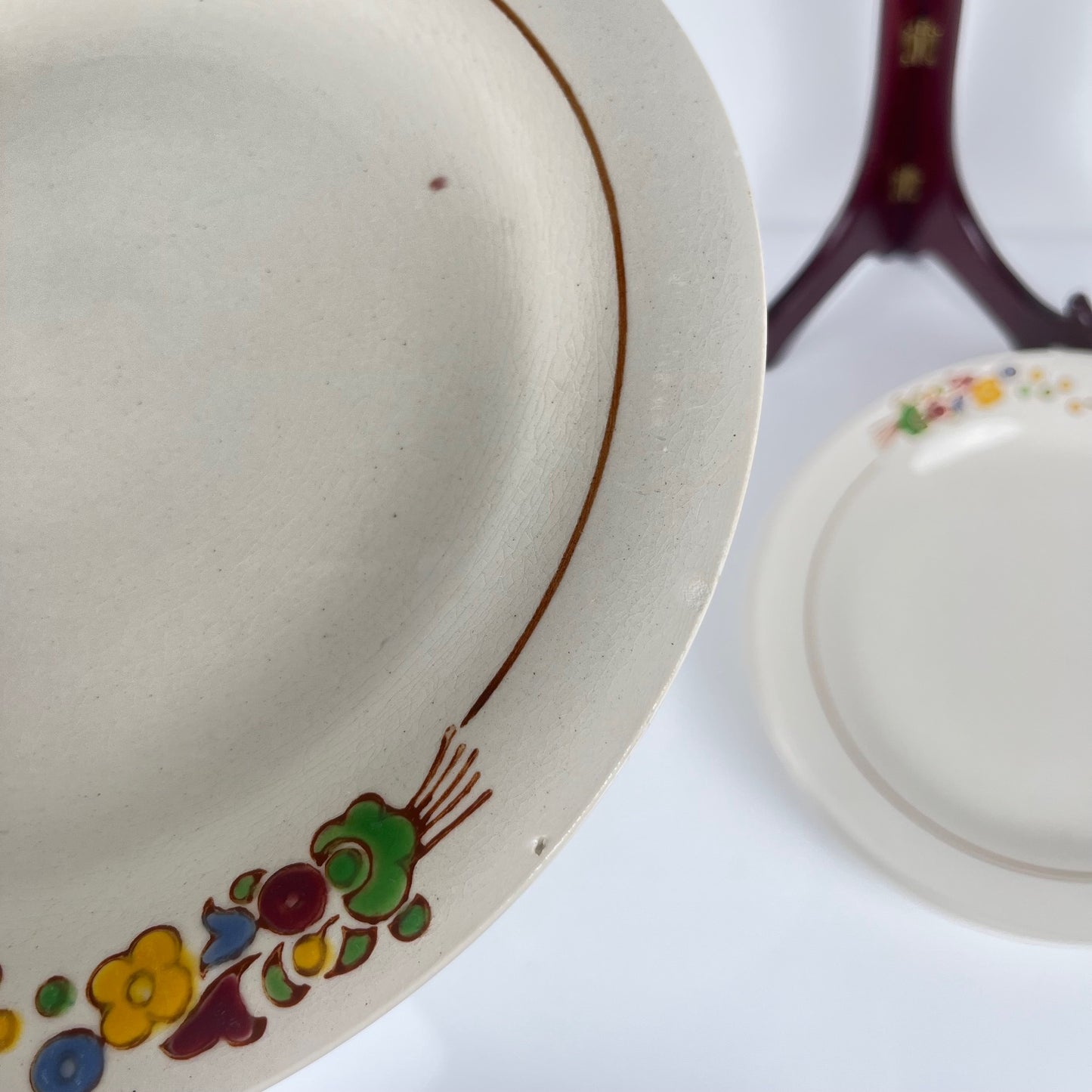 Set de 10 assiettes plates Longwy , début XXème s. , décor Floral