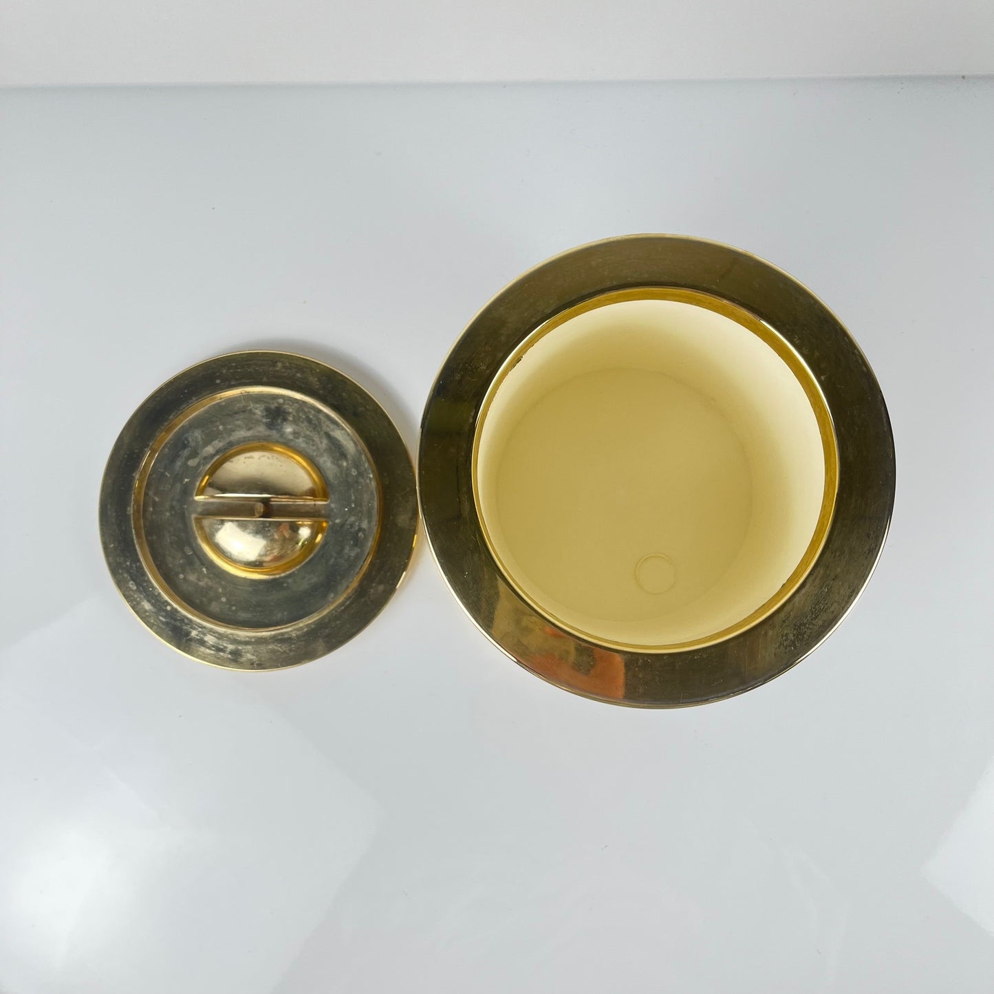 Seau à glaçons vintage en plastique effet loupe – couvercle doré, 1970