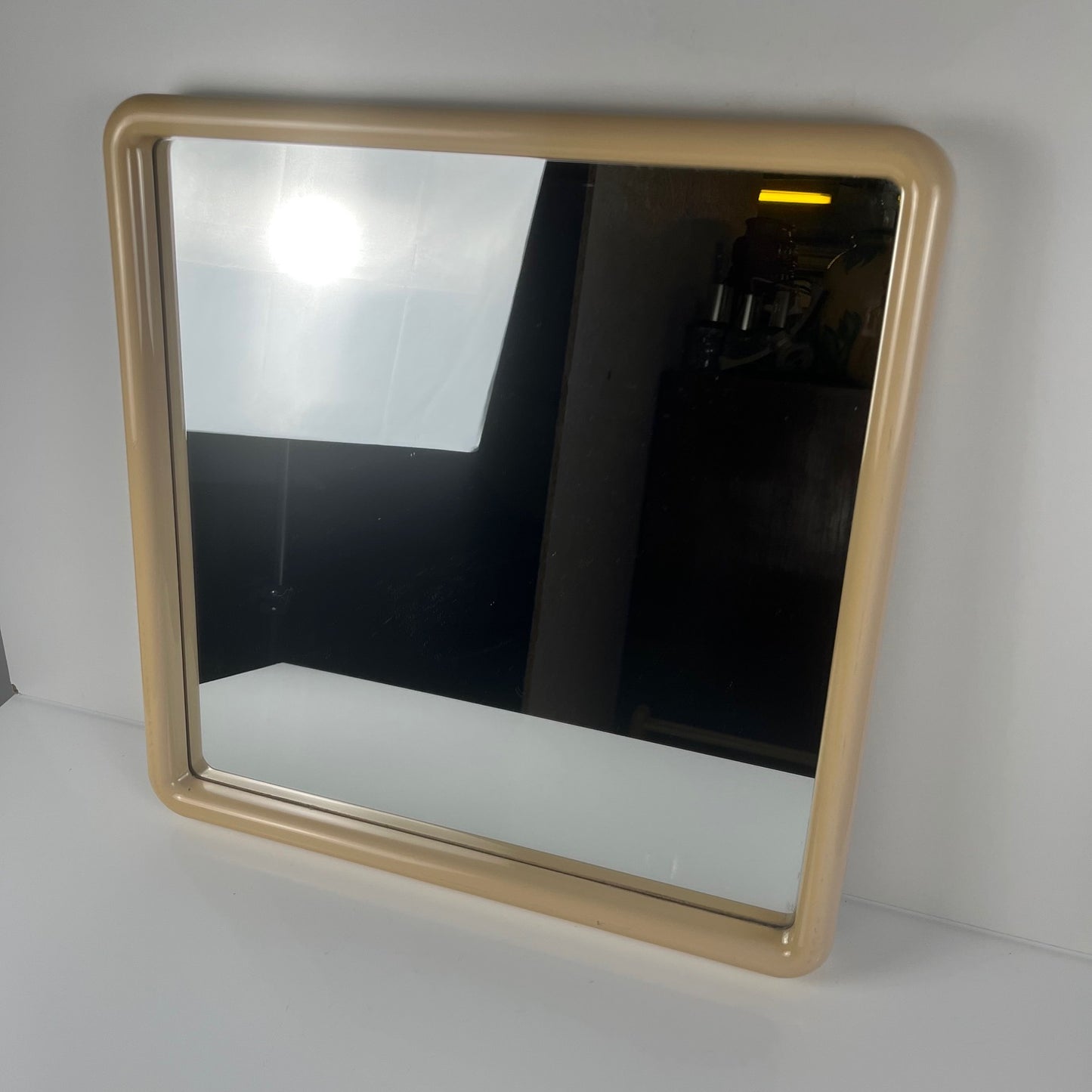 Miroir en plastique carré à bords arrondis , crème, 1970/80