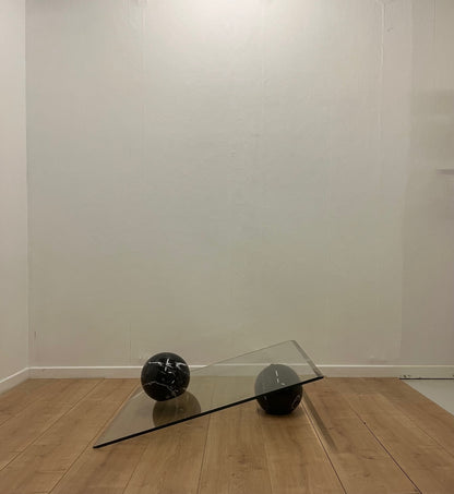 Table basse asymétrique roche bobois en verre et marbre, 1980/90