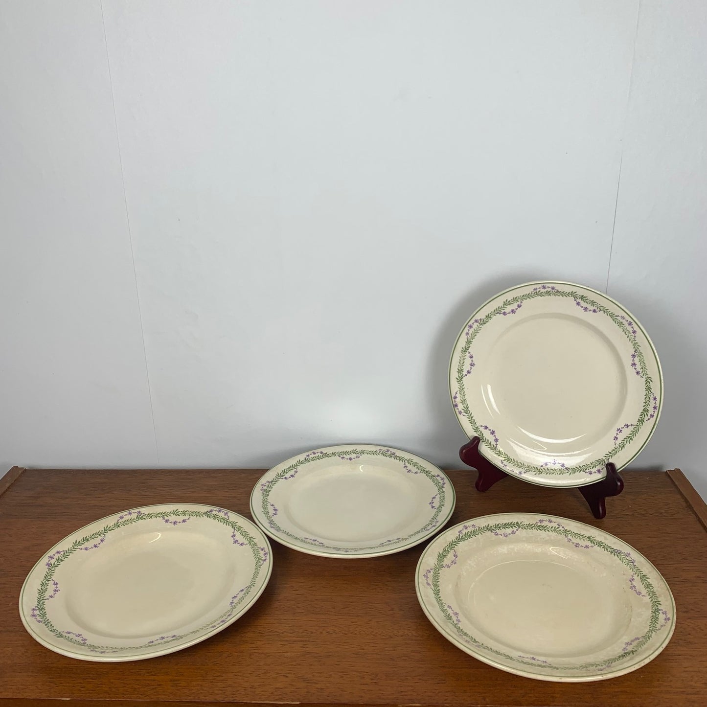 Set of 4 Longwy plates, Loridan model, early 20th century.