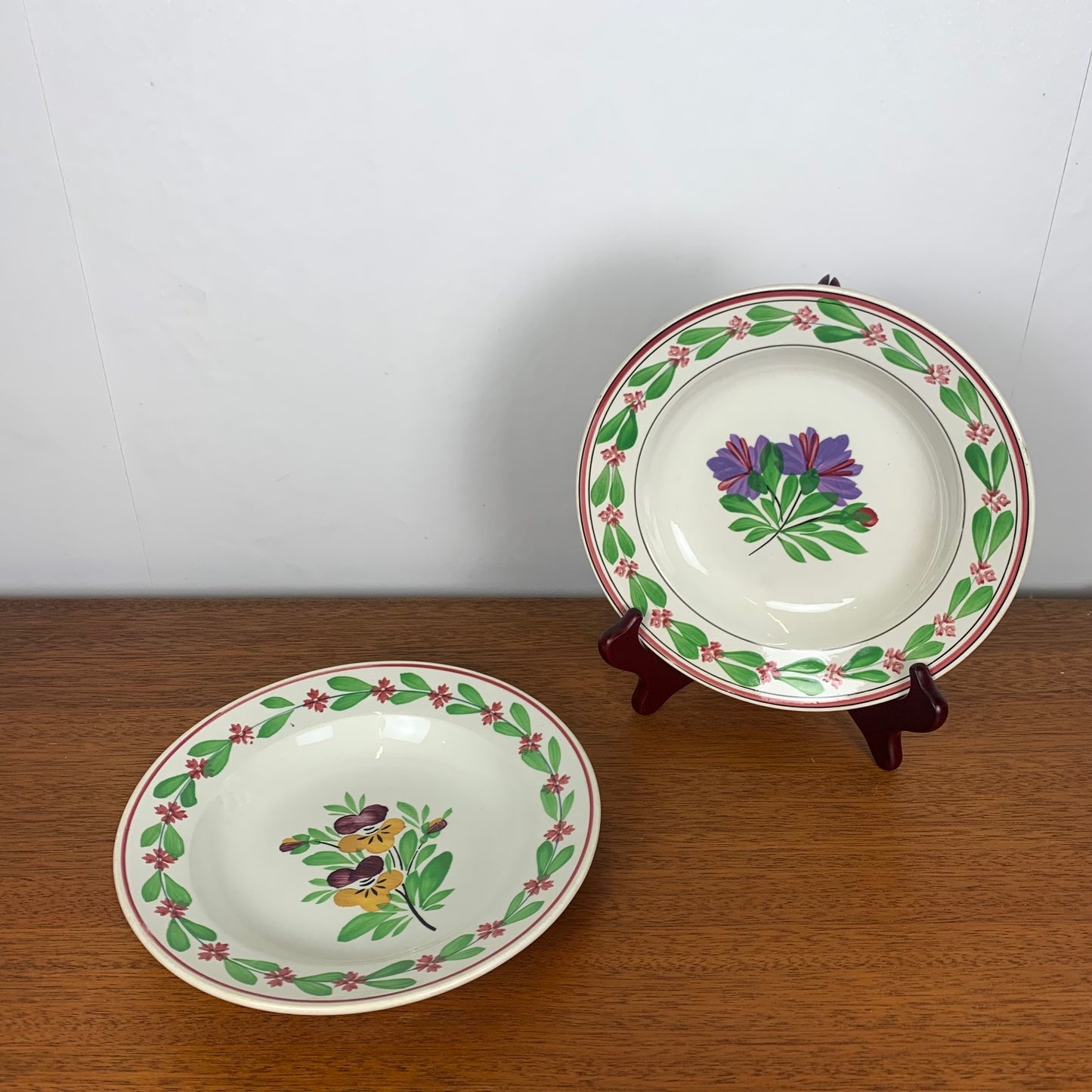 Set of 2 Sarreguemines soup plates, 19th century.