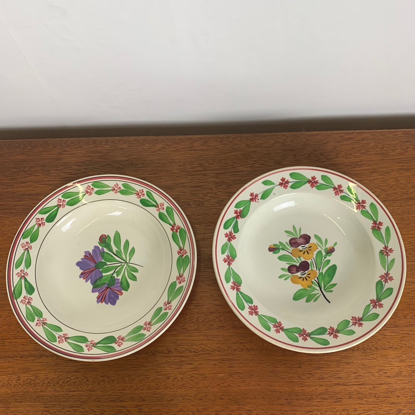 Set of 2 Sarreguemines soup plates, 19th century.