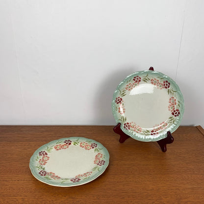 Set of 2 Choisy le roi plates, iron earth, floral motif, late 19th century