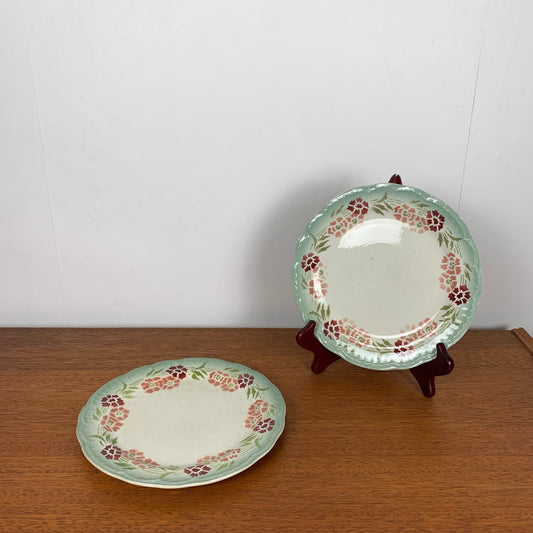 Set of 2 Choisy le roi plates, iron earth, floral motif, late 19th century