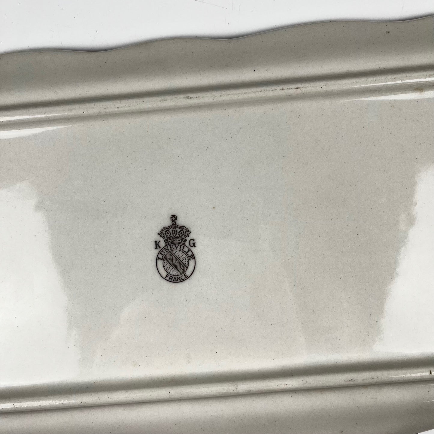 Plat à cake Modèle Réverbère par KG Lunéville