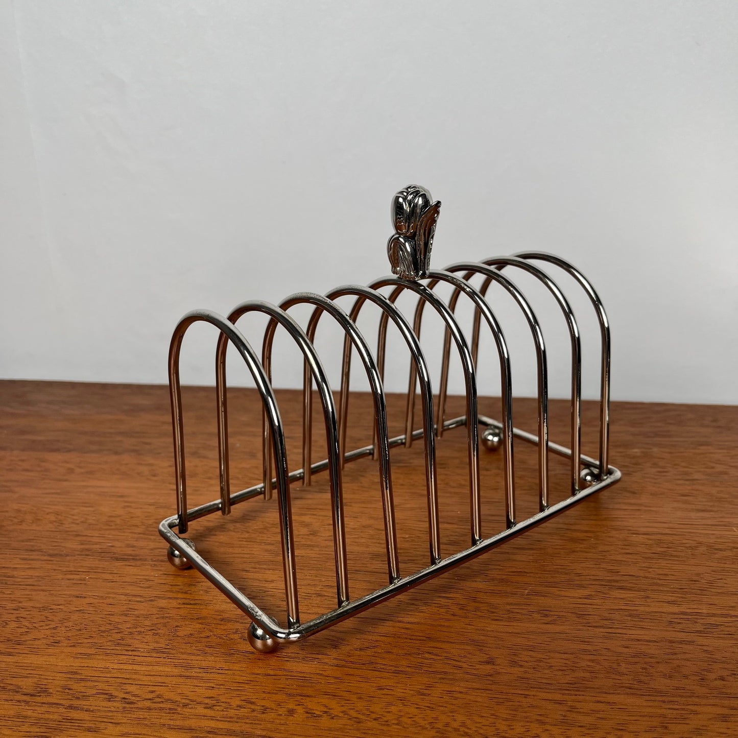 Port toast en métal argenté poignée "tulipes", 1970