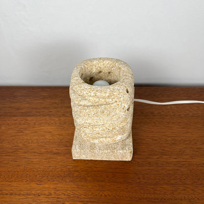 Lampe de table en pierre calcaire, 1960-70, dans le style de Gerard Esnault