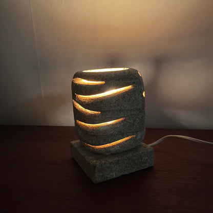 Lampe de table en pierre calcaire, 1960-70, dans le style de Gerard Esnault