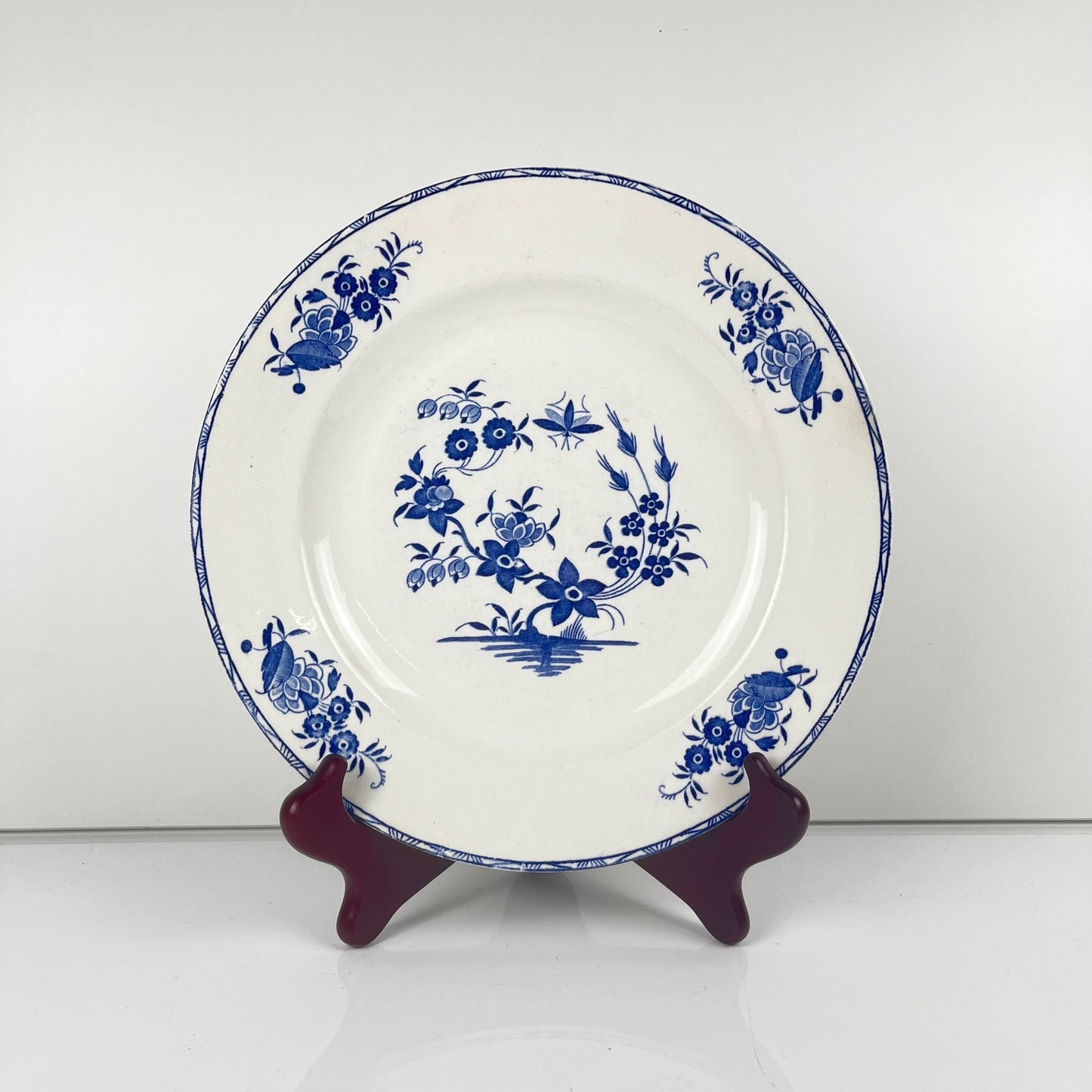 Flat plate "Grand bouquet", Boch brothers, La Louvière, Belgium, 1920