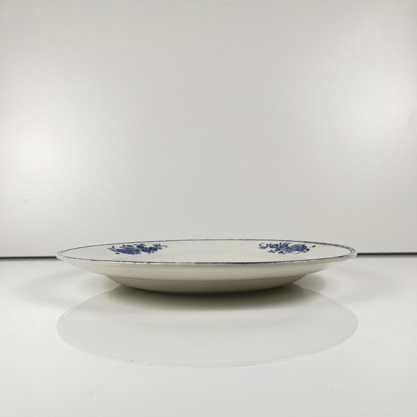 Flat plate "Grand bouquet", Boch brothers, La Louvière, Belgium, 1920