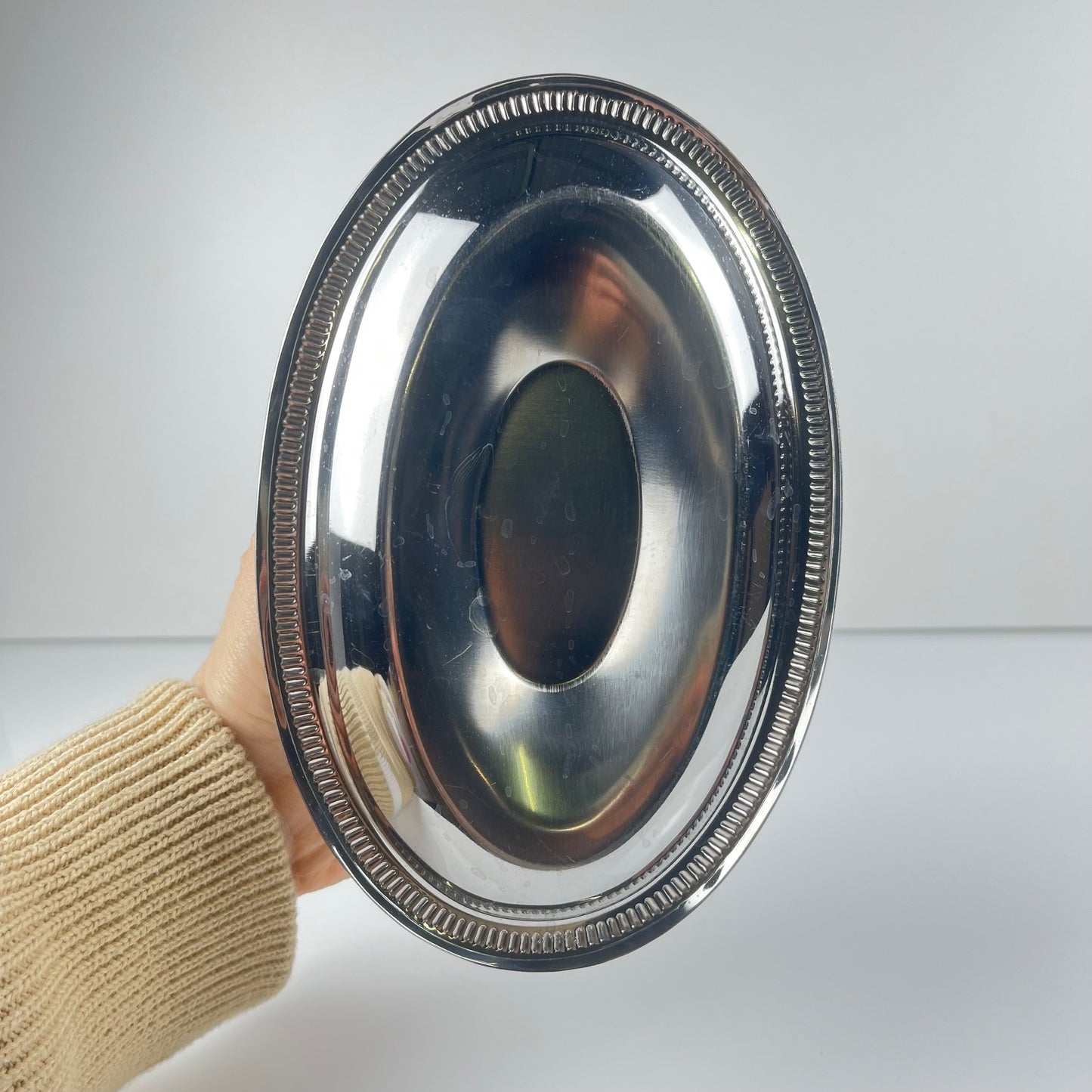 Saucière en métal style empire, couleur argenté