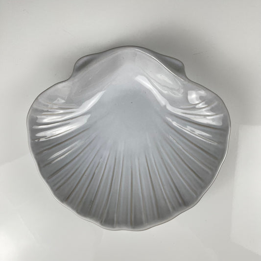 Large platter in the shape of a scallop shell, Emile Henry, France, mid-20th century