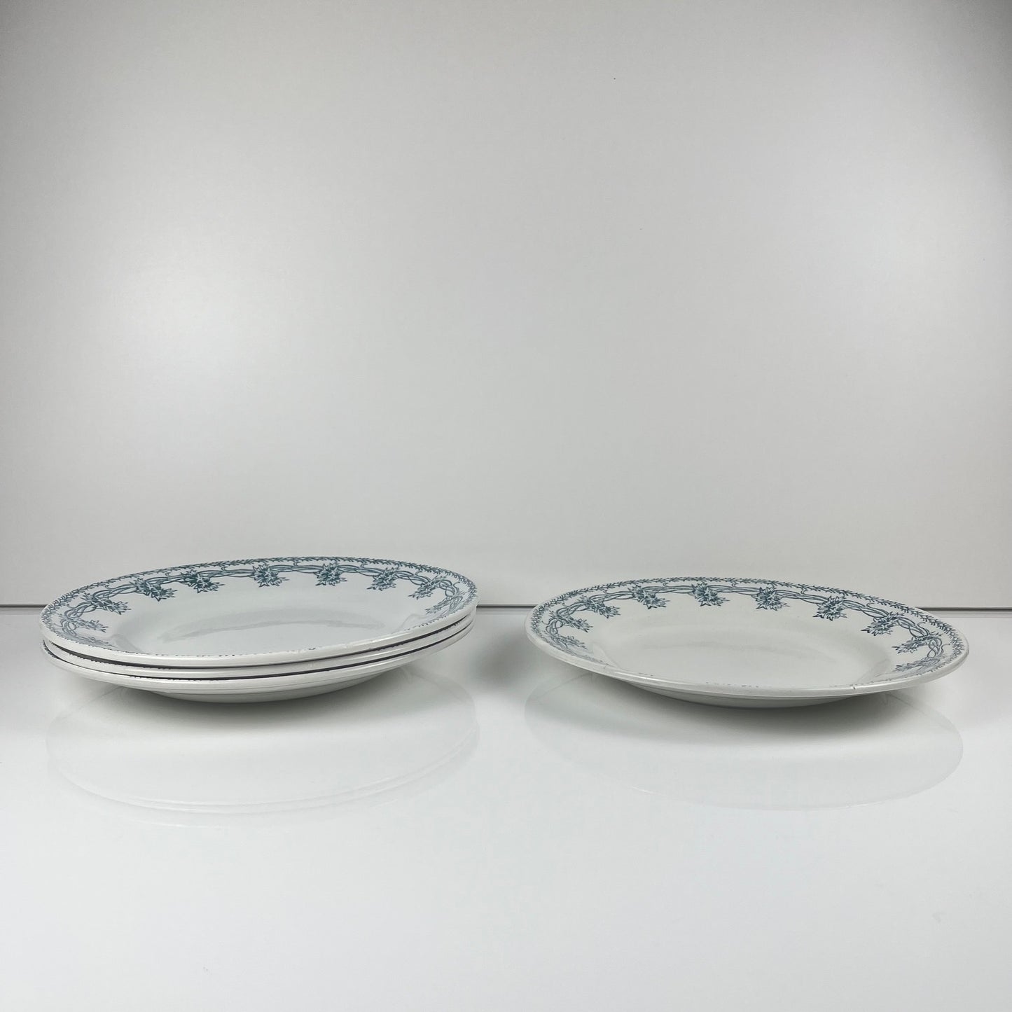 Set de 4 assiettes plates St amand , vers 1930