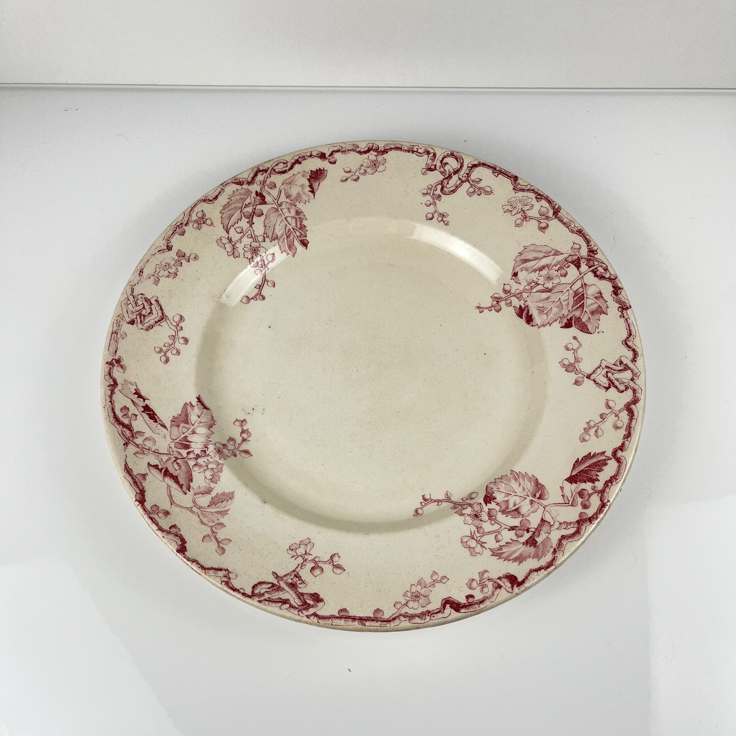 Round dish KG Lunéville "Fontainebleau", pink, late 19th century, ironstone