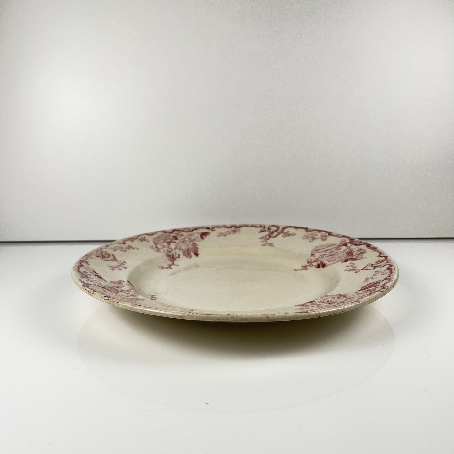 Round dish KG Lunéville "Fontainebleau", pink, late 19th century, ironstone
