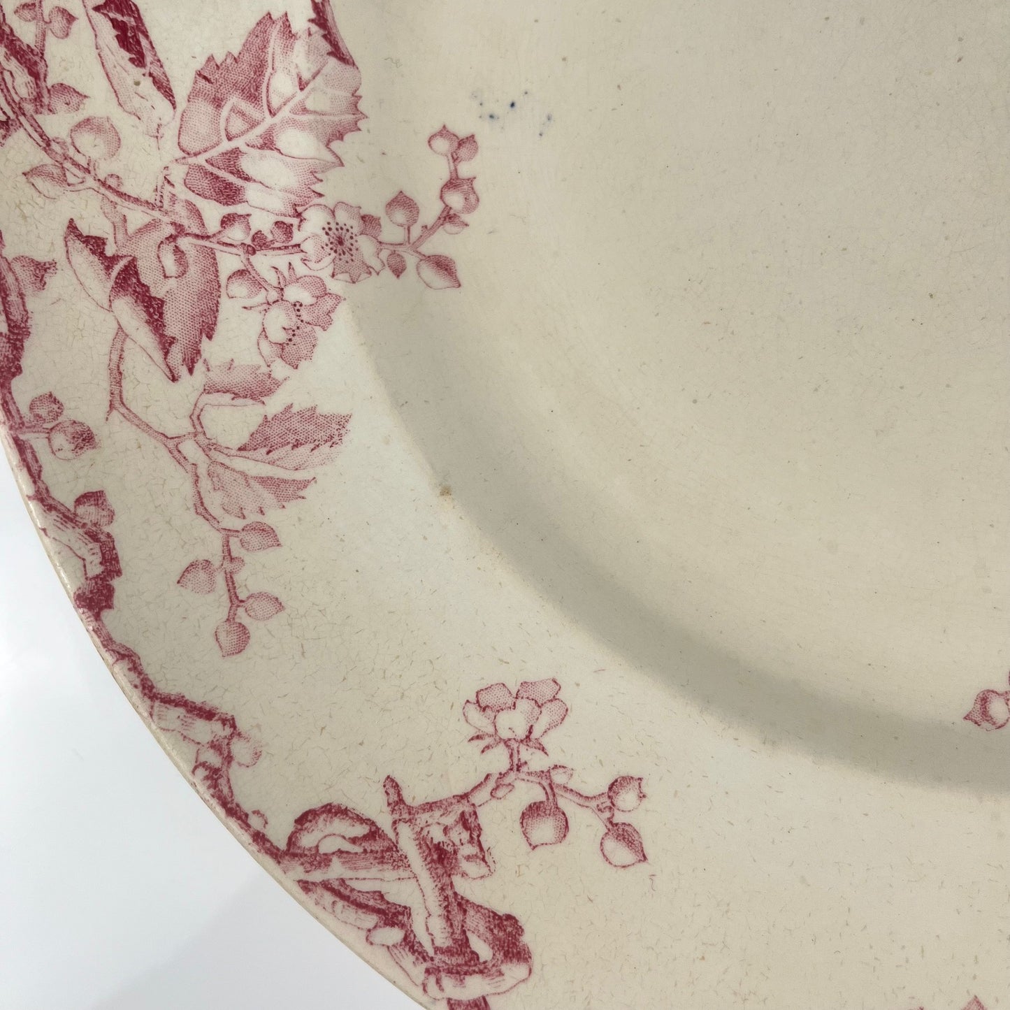 Round dish KG Lunéville "Fontainebleau", pink, late 19th century, ironstone