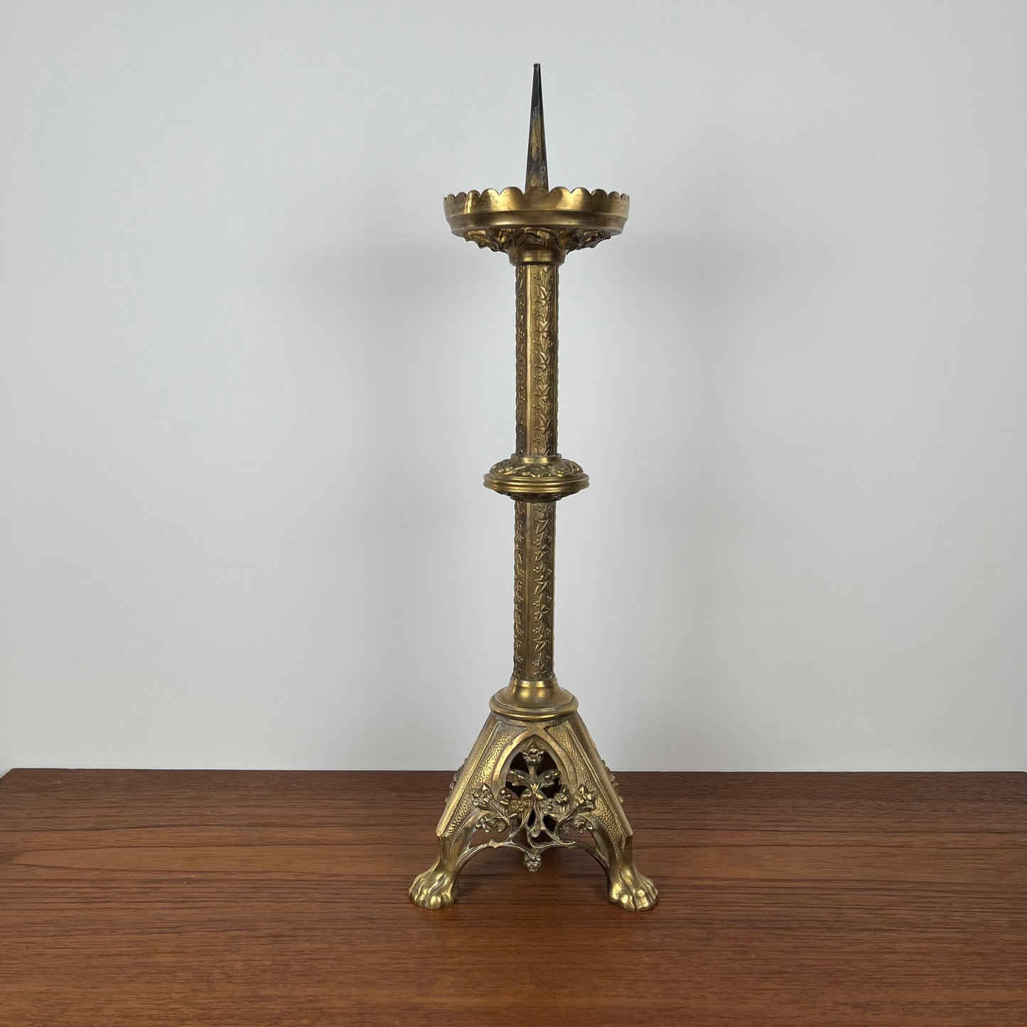 Pique-cierge ancien gothique en bronze