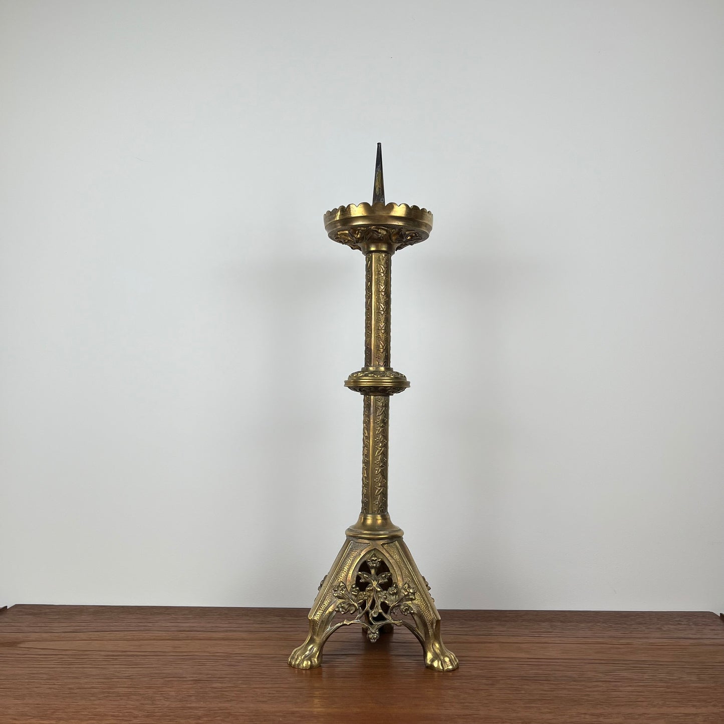 Pique-cierge ancien gothique en bronze
