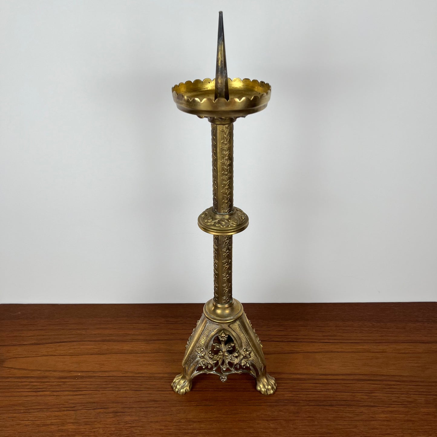 Pique-cierge ancien gothique en bronze