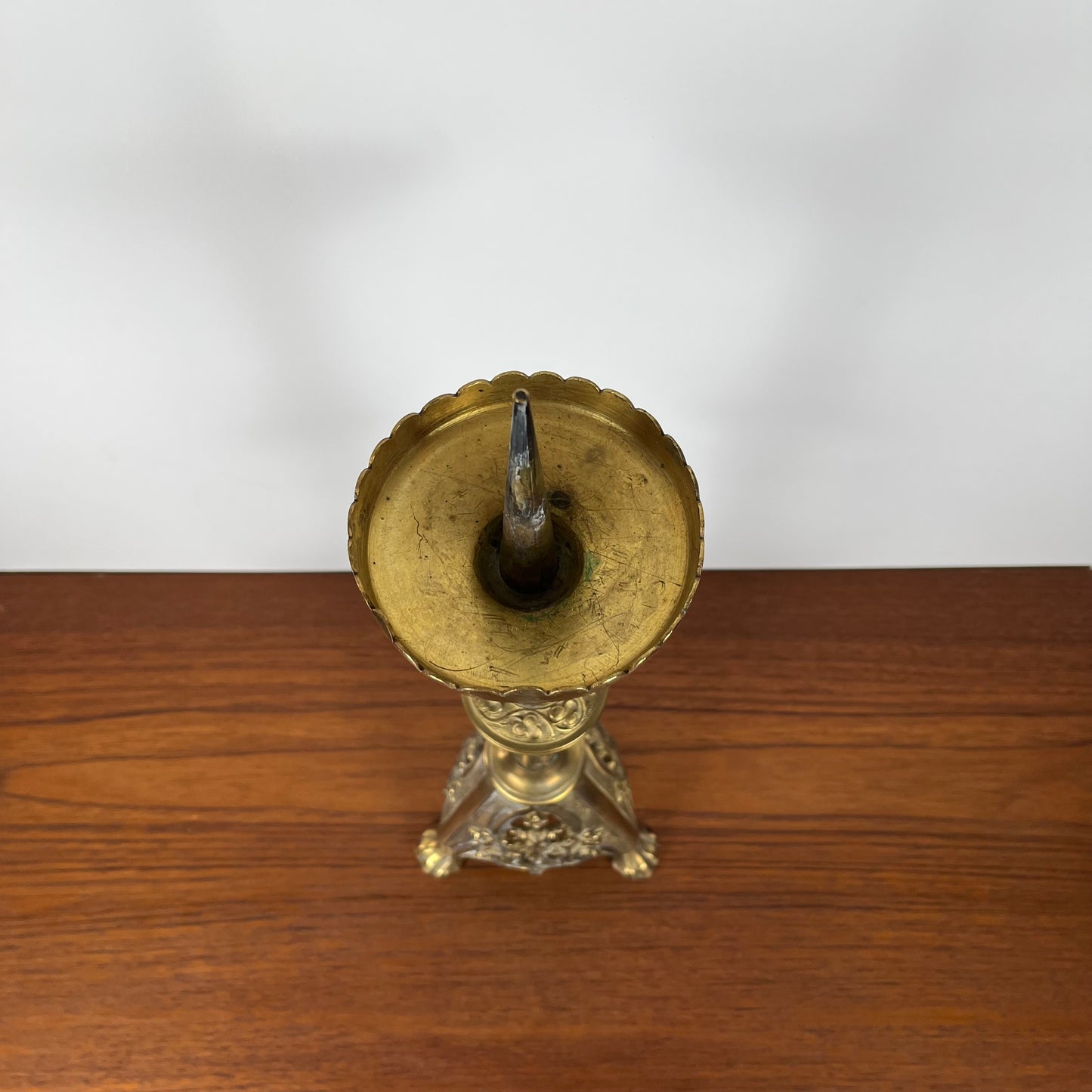 Pique-cierge ancien gothique en bronze