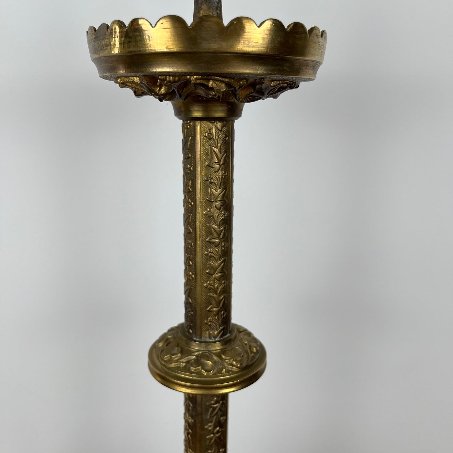 Pique-cierge ancien gothique en bronze