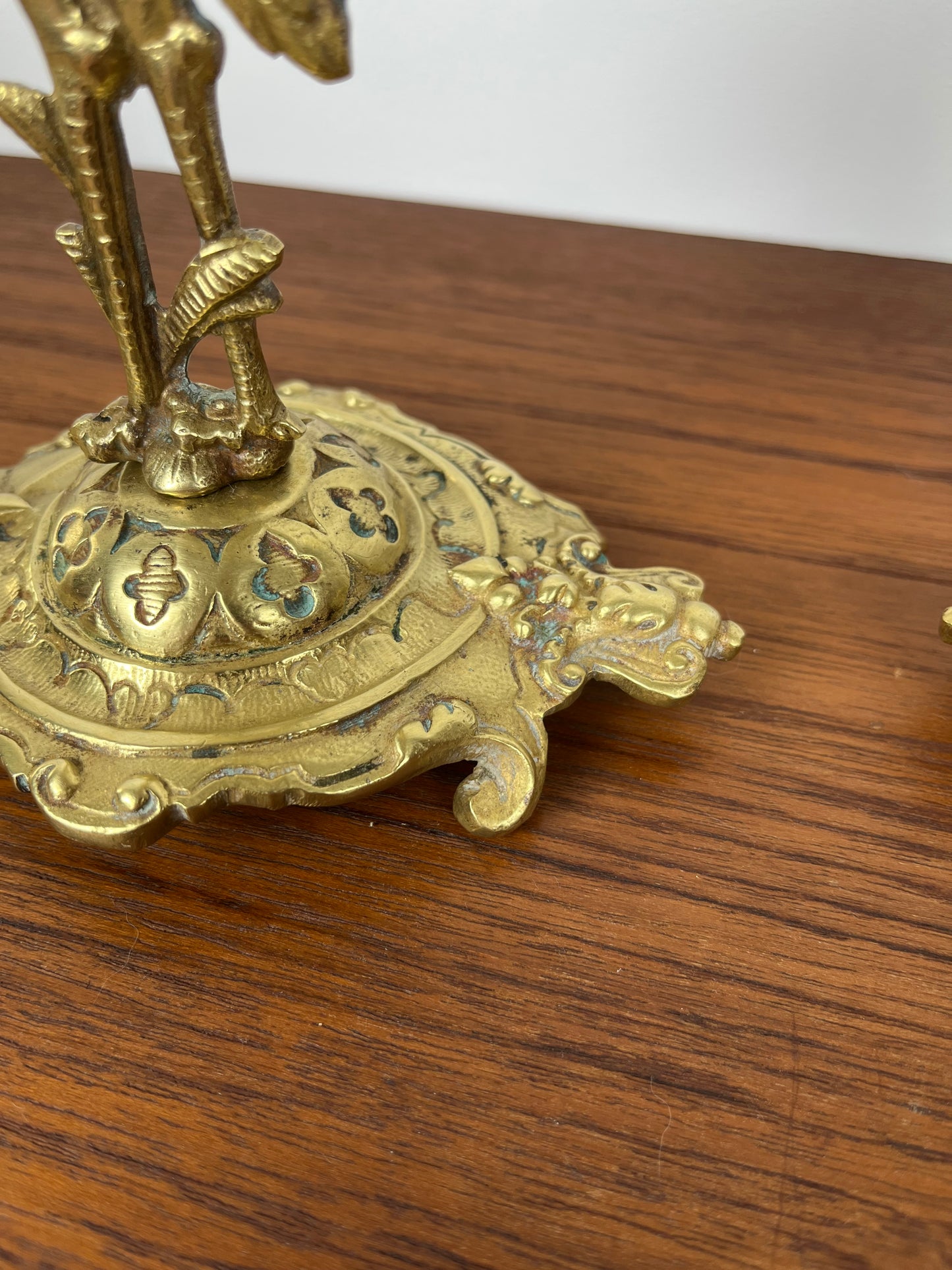 Paire de bougeoirs anciens héron laiton doré – style orientaliste Art déco