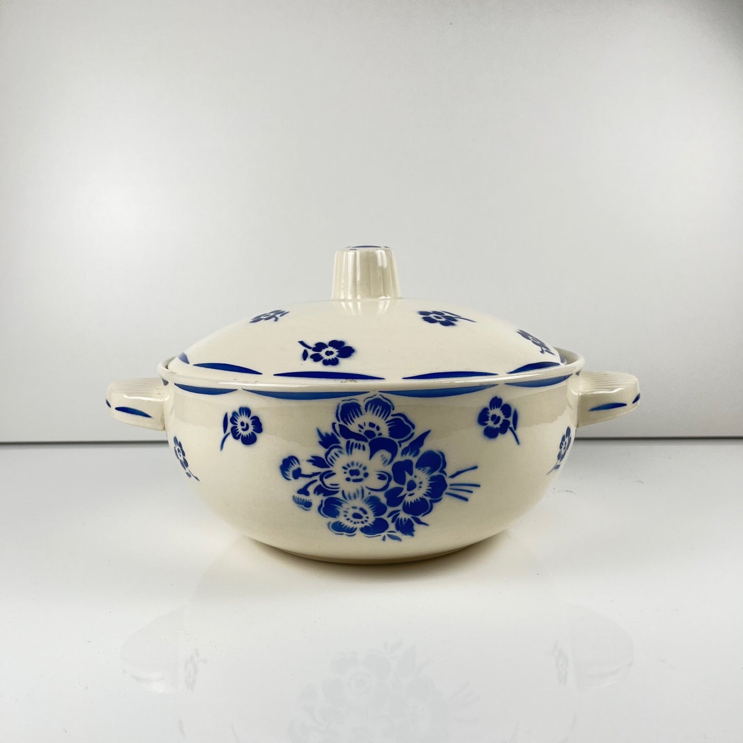 Badonviller Semi-Porcelain Soup Tureen, blue floral pattern, early 20th century