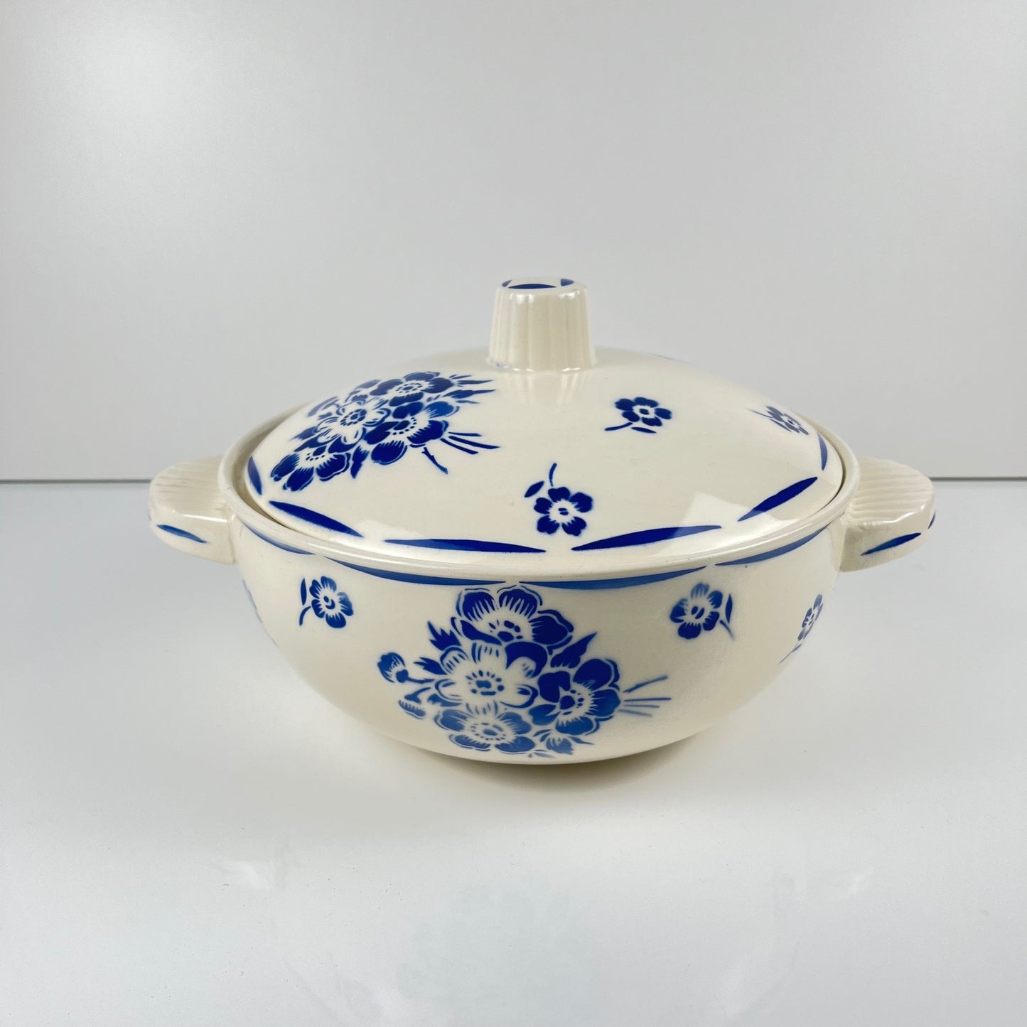 Badonviller Semi-Porcelain Soup Tureen, blue floral pattern, early 20th century