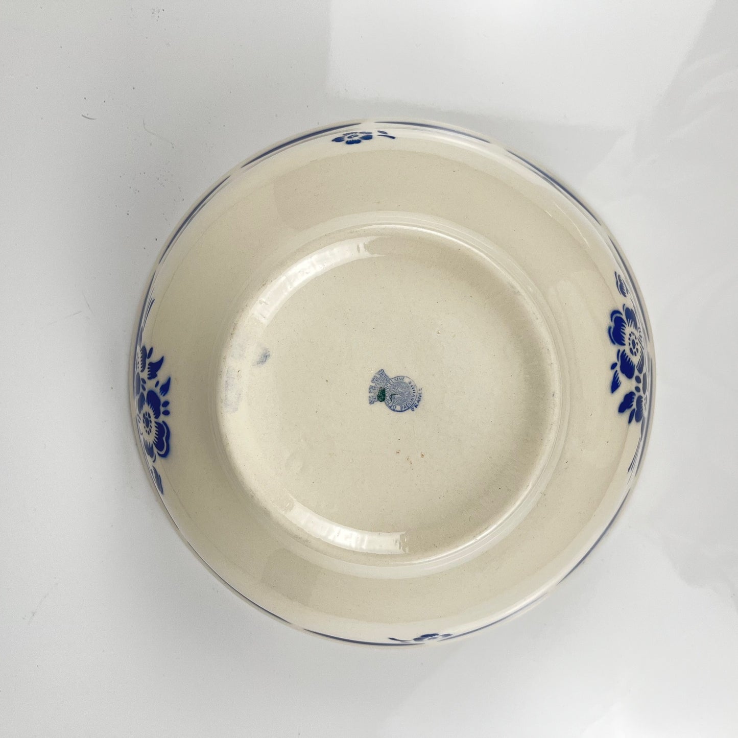 Saladier Demi-porcelaine Badonviller, motif fleurs bleu, début XXe