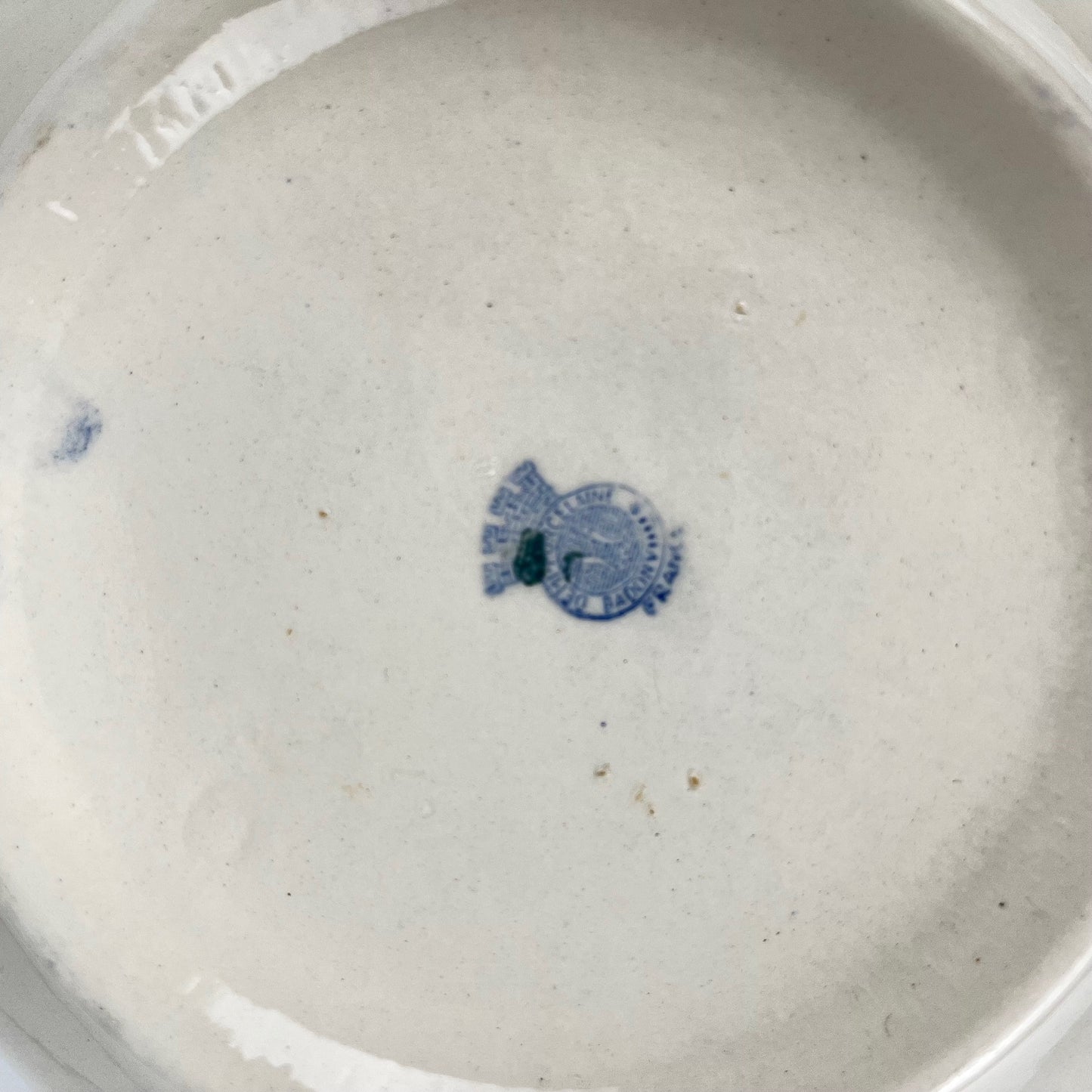 Saladier Demi-porcelaine Badonviller, motif fleurs bleu, début XXe