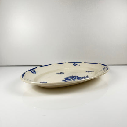 Plat ovale Demi-porcelaine Badonviller, motif fleurs bleu, début XXe