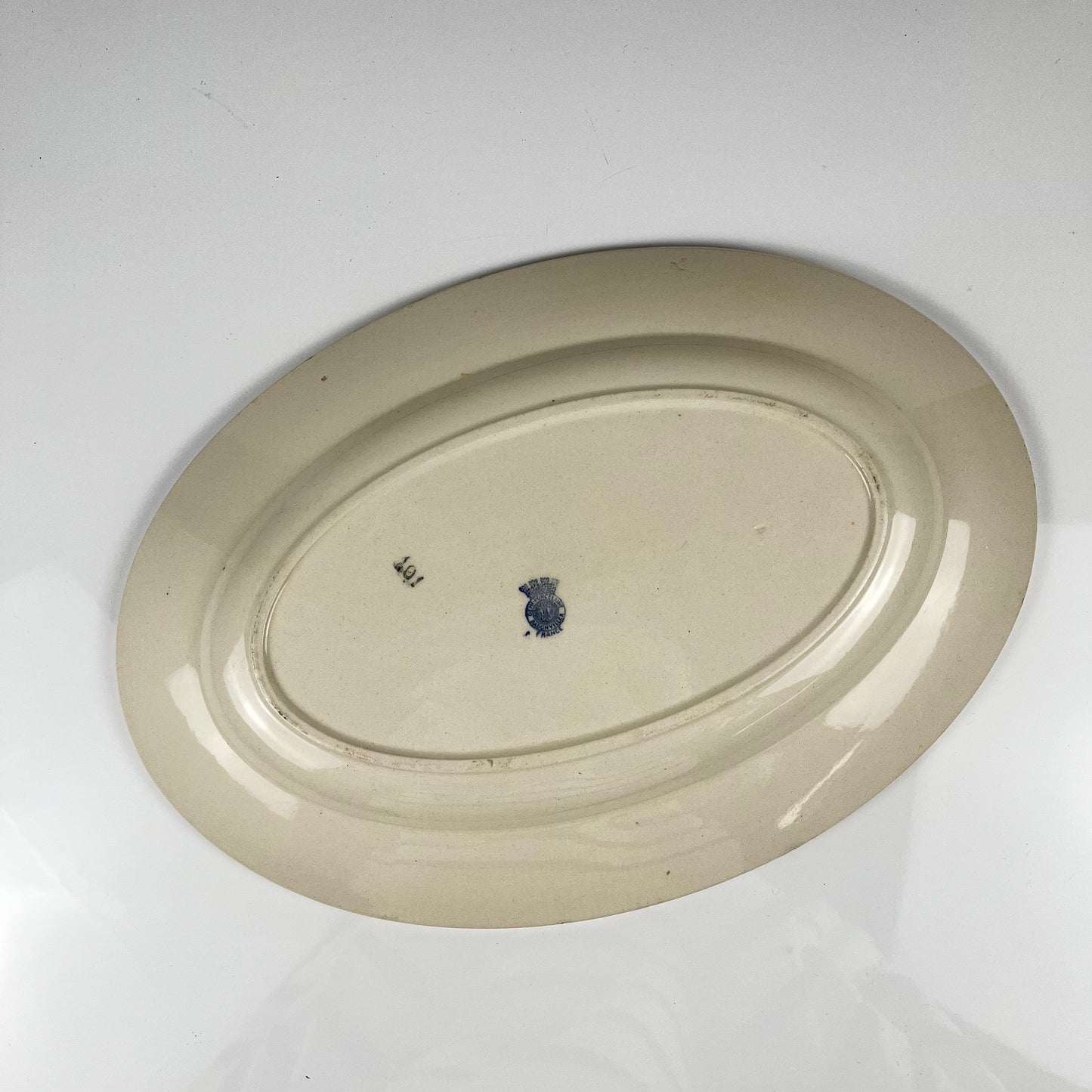 Plat ovale Demi-porcelaine Badonviller, motif fleurs bleu, début XXe