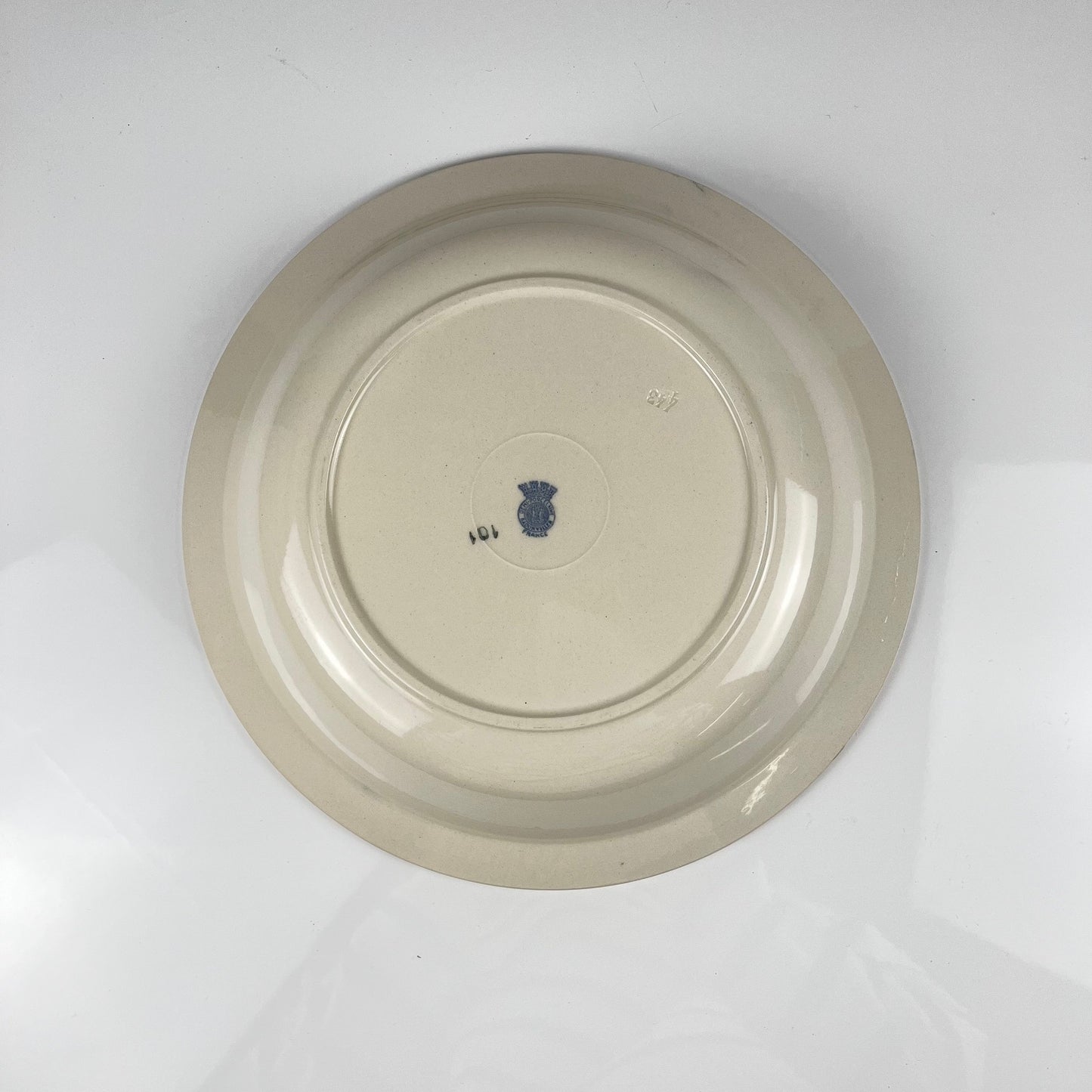 Saladier bas Demi-porcelaine Badonviller, motif fleurs bleu, début XXe