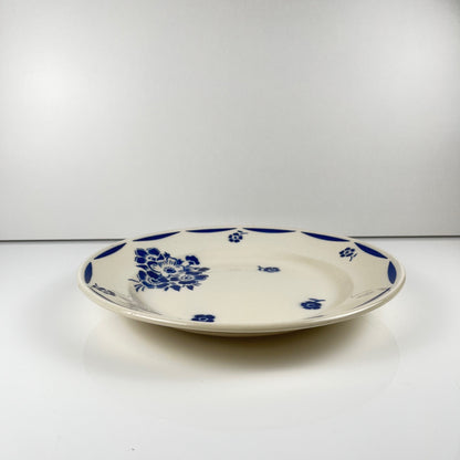 Plat à gateau Demi-porcelaine Badonviller, motif fleurs bleu, début XXe