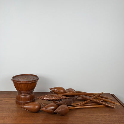 Sculpture florale en bois sculpté – Bouquet modulable vintage (années 70)