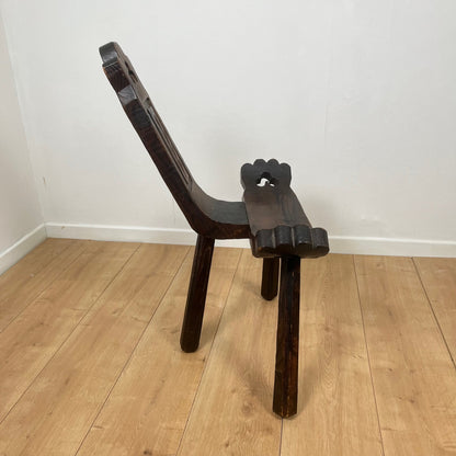 Pair of brutalist tripod low chairs in solid wood, mid-20th century.