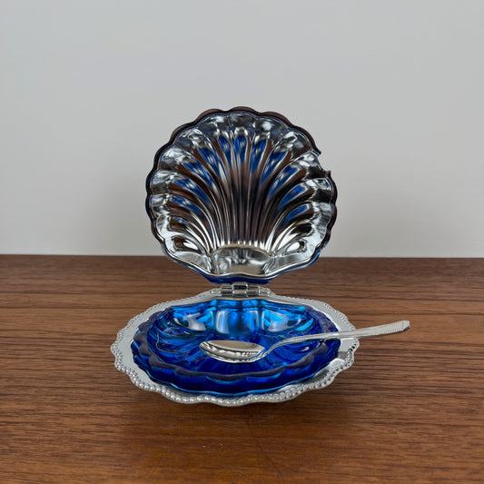 Beurrier coquillage en métal argenté et insert bleu, 1970