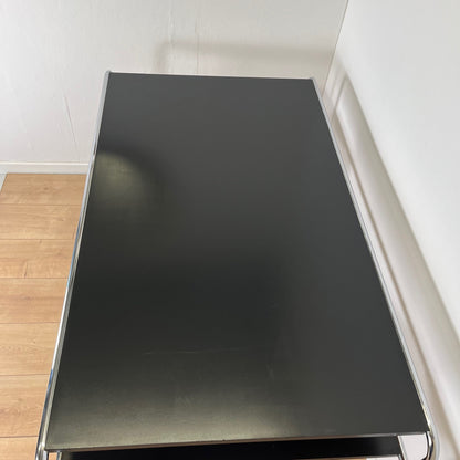 Bureau style Bauhaus en acier tubulaire et plateau en bois laqué noir, 1980