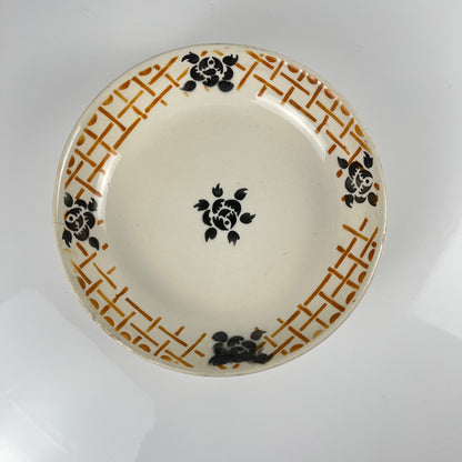 Assiette sur piedouche terre de fer  , Badonviller "Roscoff", 1930