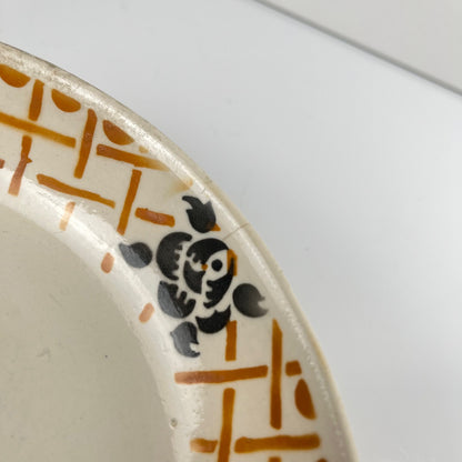 Assiette sur piedouche terre de fer  , Badonviller "Roscoff", 1930