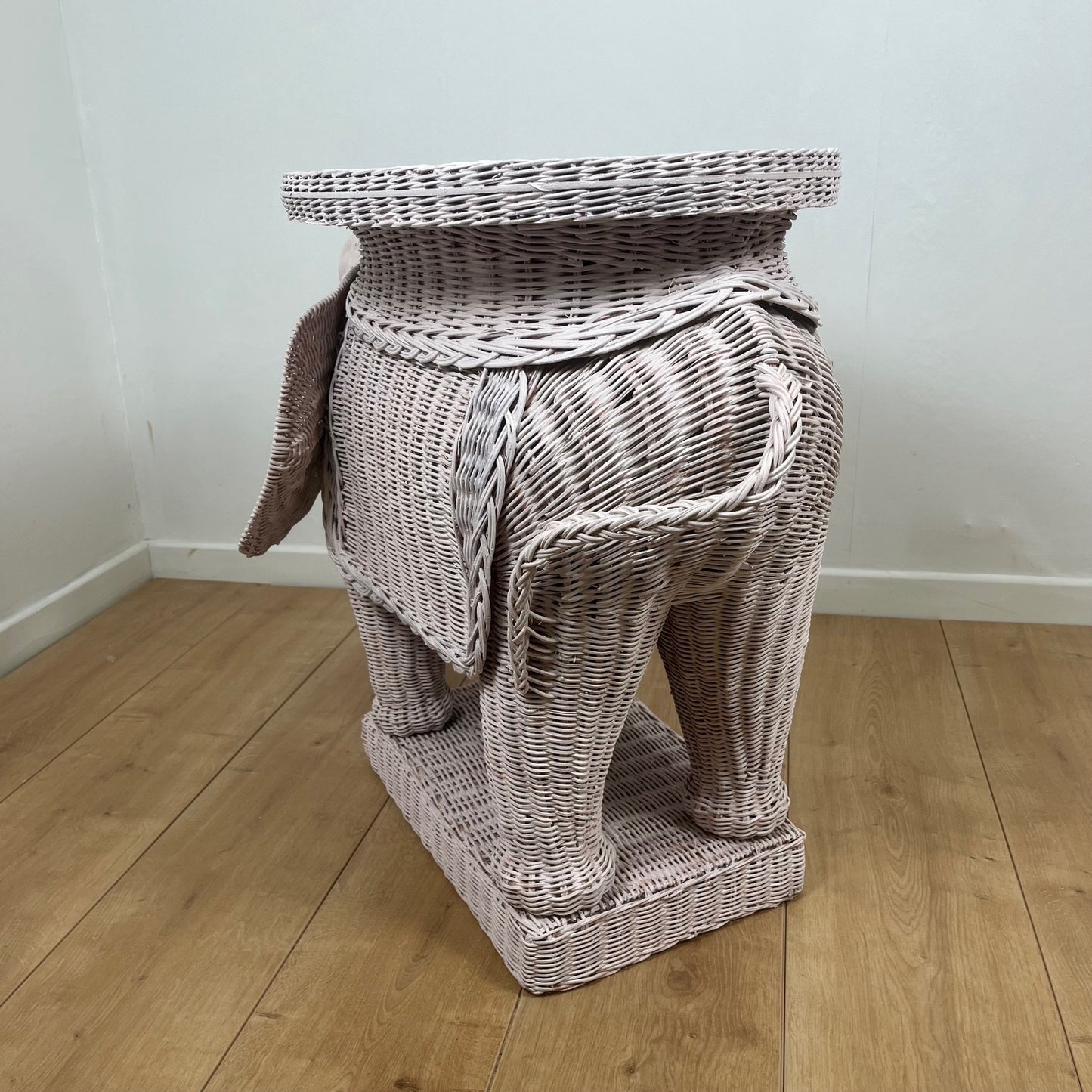 Table d’appoint vintage en rotin en forme d'éléphant, att. à Vivai del Sud, italie, 1960 - 1970