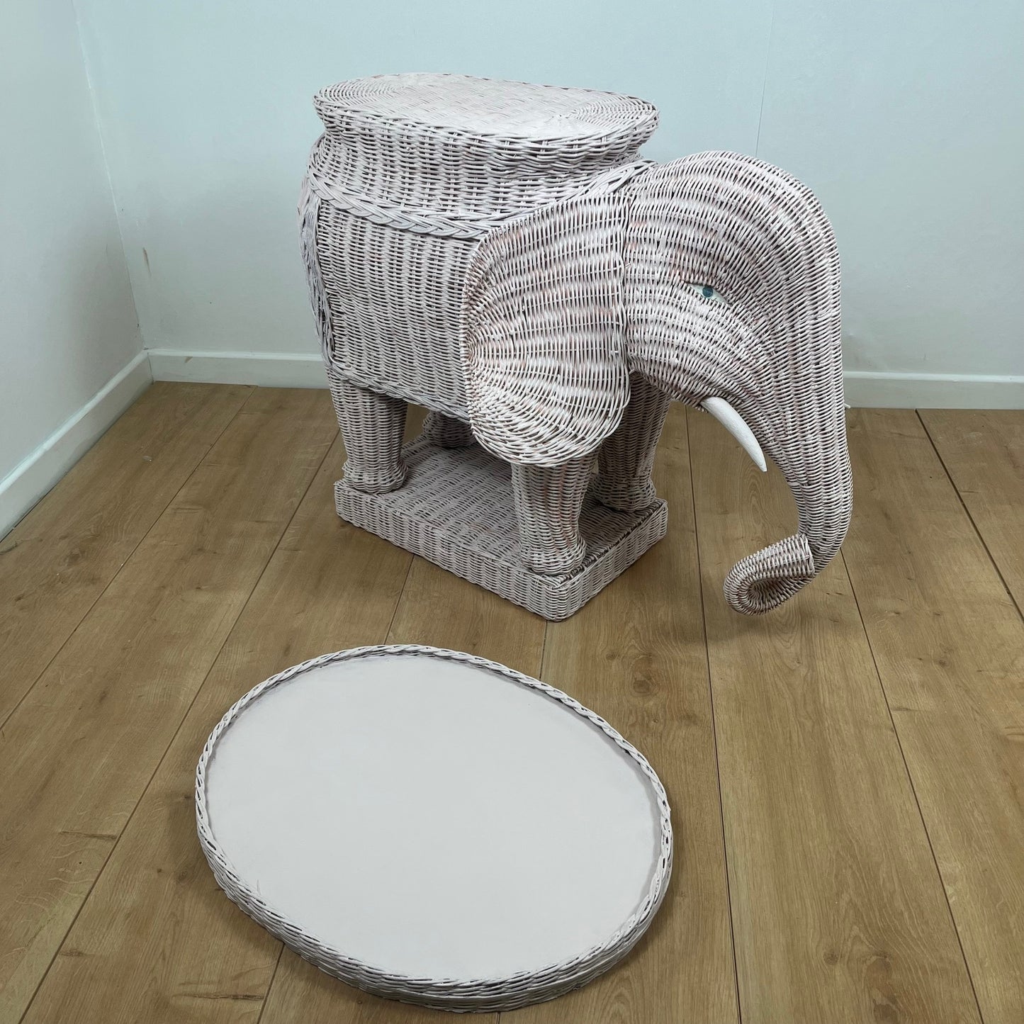 Table d’appoint vintage en rotin en forme d'éléphant, att. à Vivai del Sud, italie, 1960 - 1970