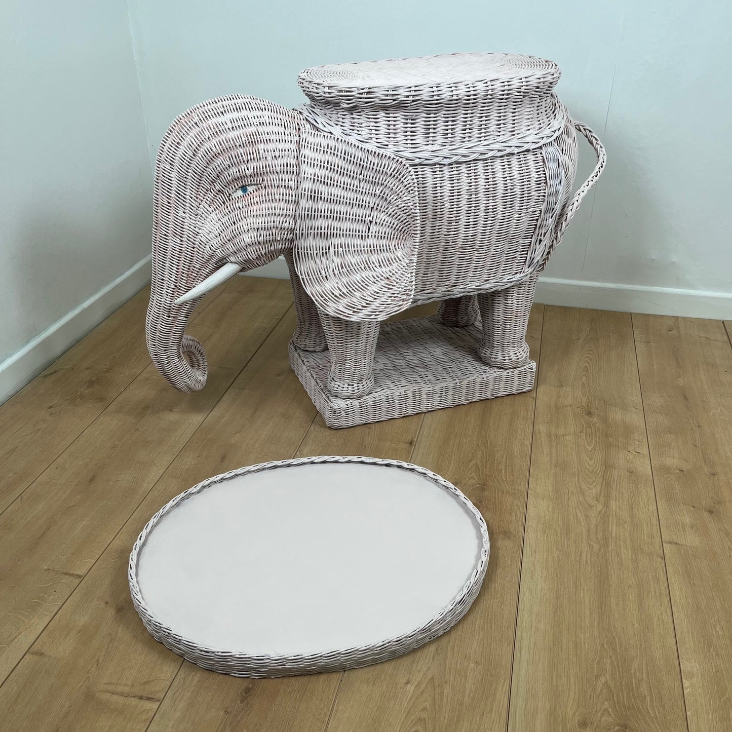 Table d’appoint vintage en rotin en forme d'éléphant, att. à Vivai del Sud, italie, 1960 - 1970