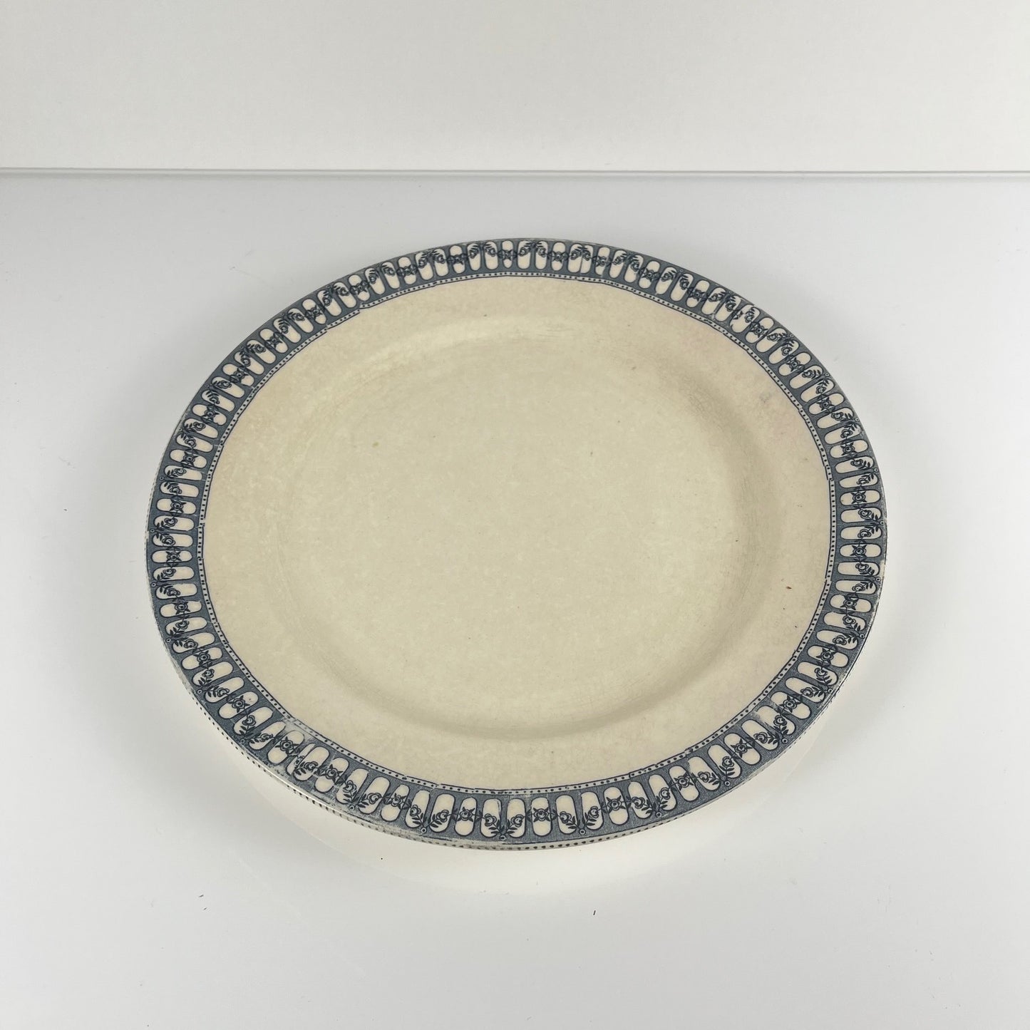 Plat rond terre de fer  Salins , fin XIXe s.- début XXe s.