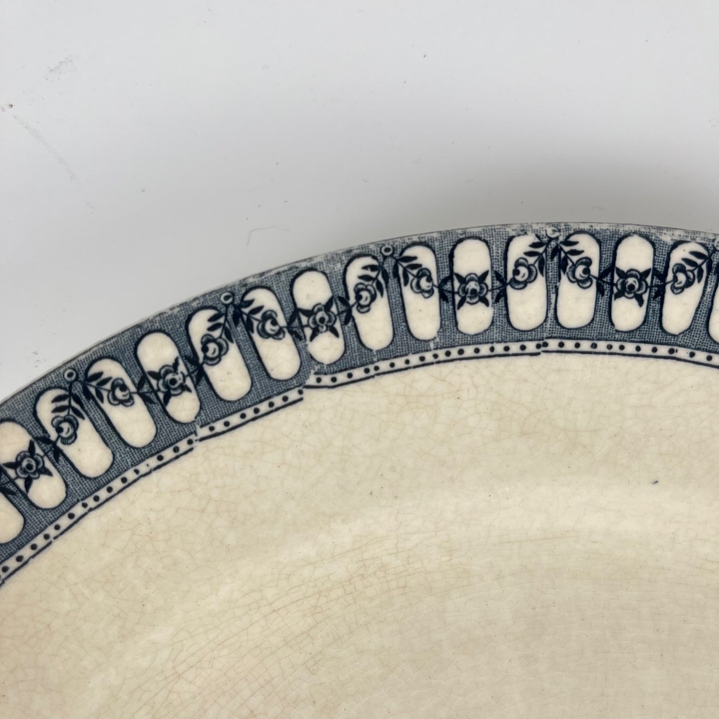 Plat rond terre de fer  Salins , fin XIXe s.- début XXe s.