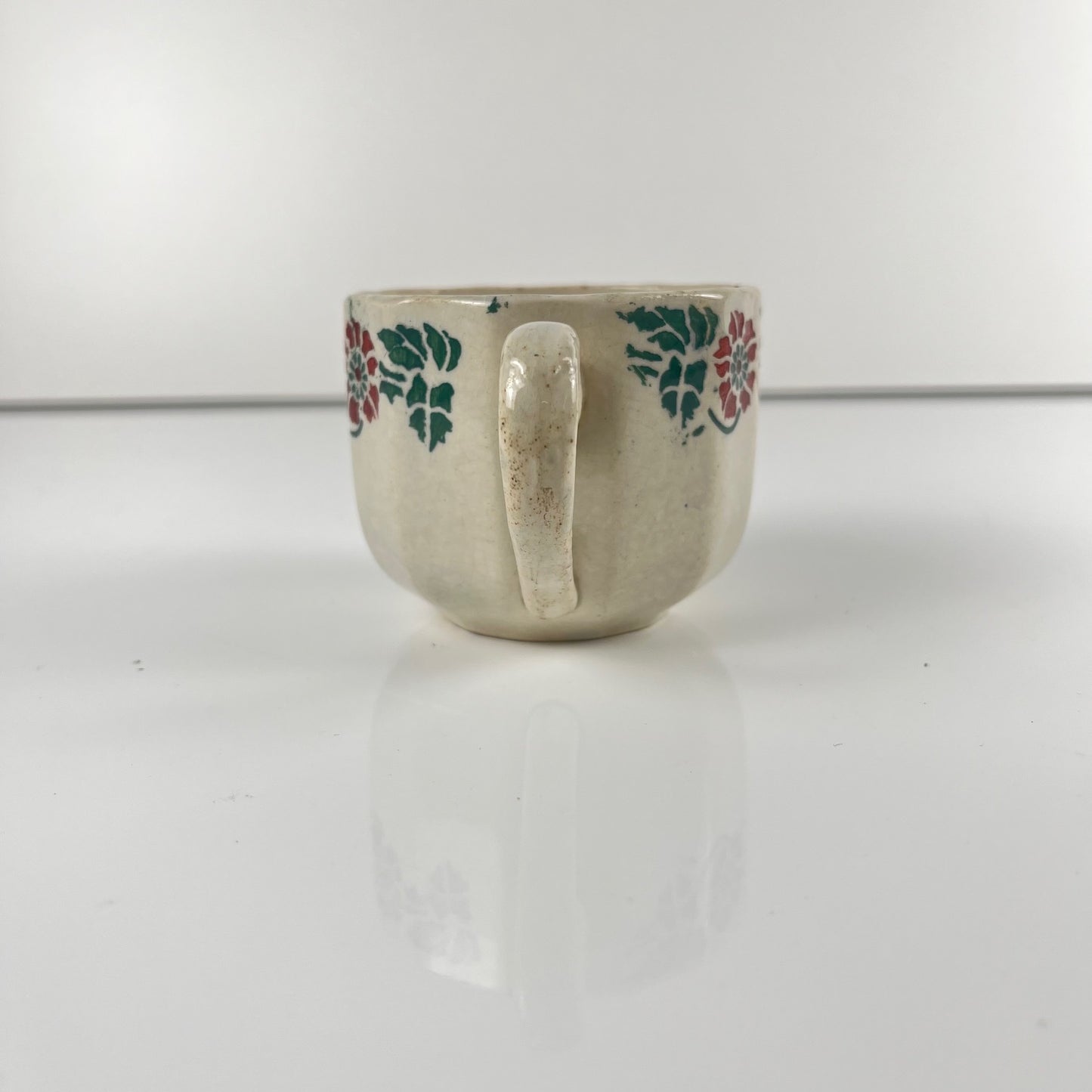 Tasse ancienne terre de fer pour collection, fin XIXe - début XXe s.