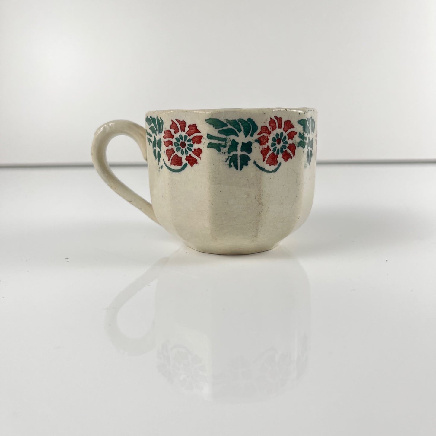 Tasse ancienne terre de fer pour collection, fin XIXe - début XXe s.
